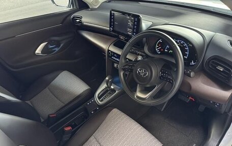 Toyota Yaris Cross, 2022 год, 1 460 000 рублей, 11 фотография