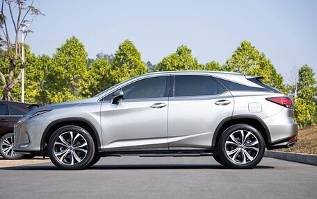 Lexus RX IV рестайлинг, 2021 год, 4 300 000 рублей, 7 фотография