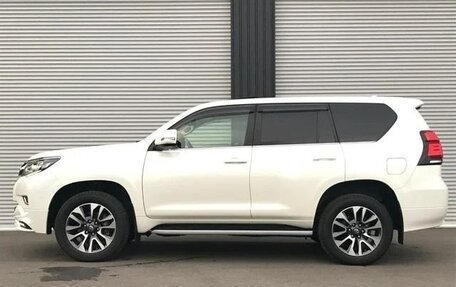 Toyota Land Cruiser Prado 150 рестайлинг 2, 2022 год, 5 100 000 рублей, 5 фотография