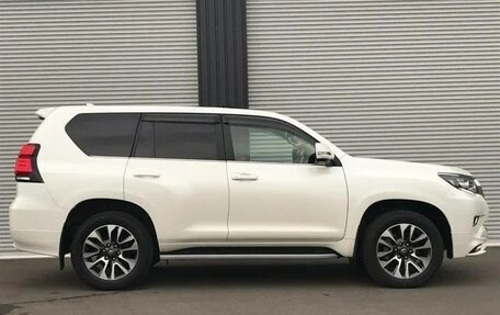 Toyota Land Cruiser Prado 150 рестайлинг 2, 2022 год, 5 100 000 рублей, 6 фотография