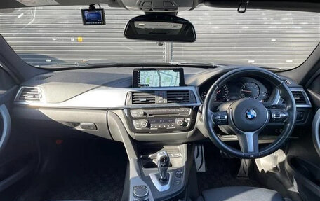 BMW 3 серия, 2018 год, 1 755 000 рублей, 9 фотография