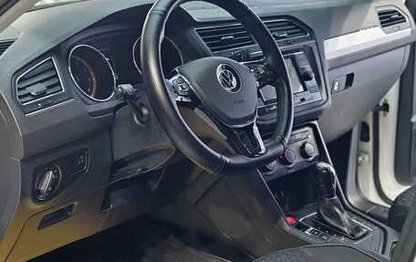 Volkswagen Tiguan II, 2021 год, 2 490 000 рублей, 5 фотография