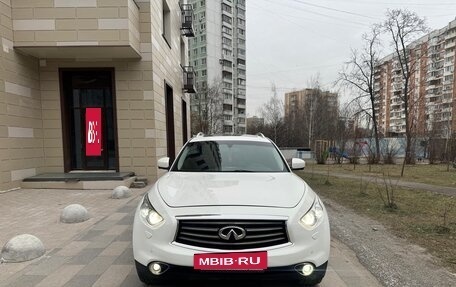 Infiniti QX70, 2013 год, 2 350 000 рублей, 8 фотография