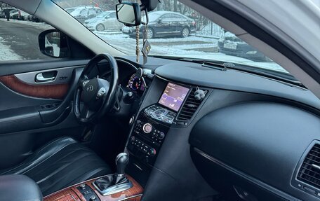 Infiniti QX70, 2013 год, 2 350 000 рублей, 17 фотография