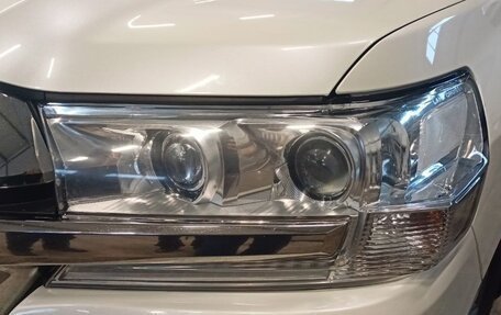 Toyota Land Cruiser 200, 2019 год, 8 000 000 рублей, 10 фотография