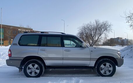 Toyota Land Cruiser 100 рестайлинг 2, 2005 год, 2 870 000 рублей, 7 фотография