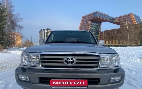 Toyota Land Cruiser 100 рестайлинг 2, 2005 год, 2 870 000 рублей, 2 фотография