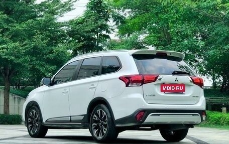 Mitsubishi Outlander III рестайлинг 3, 2021 год, 2 461 000 рублей, 6 фотография