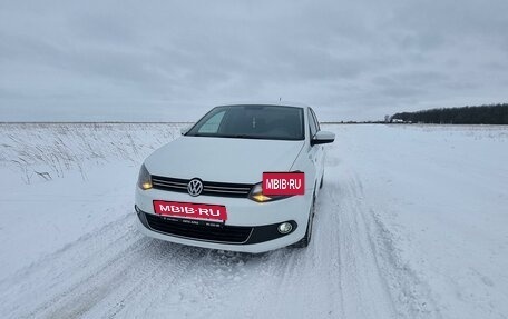 Volkswagen Polo VI (EU Market), 2014 год, 750 000 рублей, 2 фотография