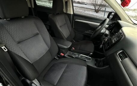 Mitsubishi Outlander III рестайлинг 3, 2014 год, 1 385 000 рублей, 3 фотография