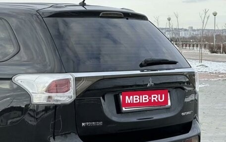 Mitsubishi Outlander III рестайлинг 3, 2014 год, 1 385 000 рублей, 4 фотография