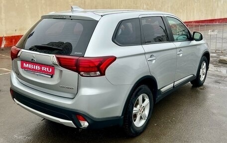 Mitsubishi Outlander III рестайлинг 3, 2017 год, 2 275 000 рублей, 6 фотография