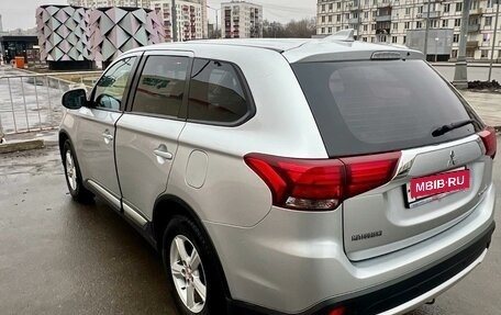 Mitsubishi Outlander III рестайлинг 3, 2017 год, 2 275 000 рублей, 7 фотография