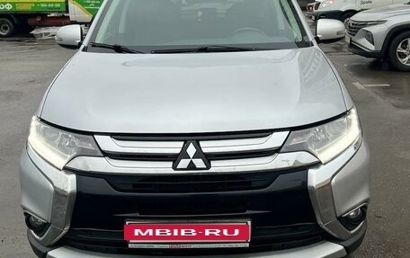 Mitsubishi Outlander III рестайлинг 3, 2017 год, 2 275 000 рублей, 2 фотография