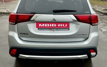 Mitsubishi Outlander III рестайлинг 3, 2017 год, 2 275 000 рублей, 8 фотография