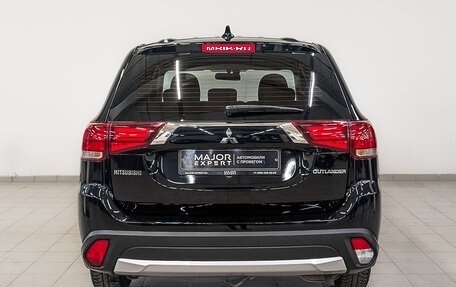 Mitsubishi Outlander III рестайлинг 3, 2018 год, 2 050 000 рублей, 6 фотография