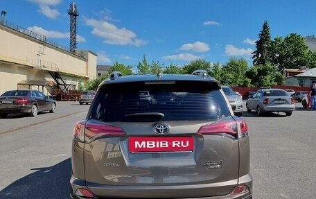 Toyota RAV4, 2019 год, 2 800 000 рублей, 2 фотография