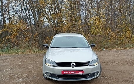 Volkswagen Jetta VI, 2014 год, 1 090 000 рублей, 2 фотография