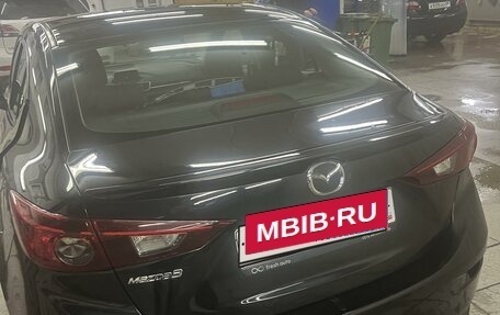 Mazda 3, 2015 год, 1 350 000 рублей, 2 фотография