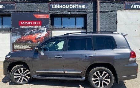 Toyota Land Cruiser 200, 2018 год, 7 000 000 рублей, 8 фотография