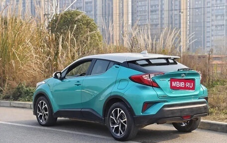 Toyota C-HR I рестайлинг, 2020 год, 2 100 000 рублей, 4 фотография