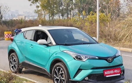 Toyota C-HR I рестайлинг, 2020 год, 2 100 000 рублей, 3 фотография