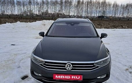 Volkswagen Passat B8 рестайлинг, 2019 год, 2 500 000 рублей, 2 фотография