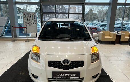 Toyota Yaris III рестайлинг, 2008 год, 595 000 рублей, 2 фотография