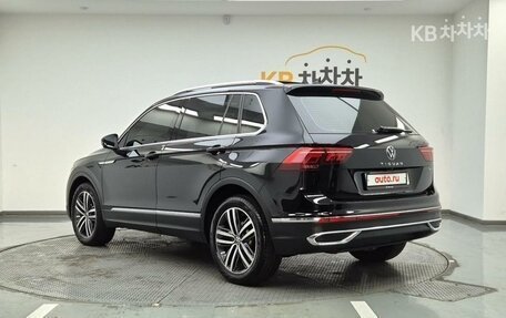 Volkswagen Tiguan II, 2021 год, 3 585 000 рублей, 3 фотография