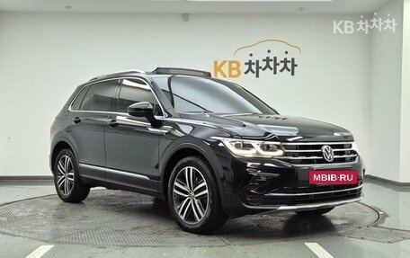 Volkswagen Tiguan II, 2021 год, 3 585 000 рублей, 2 фотография