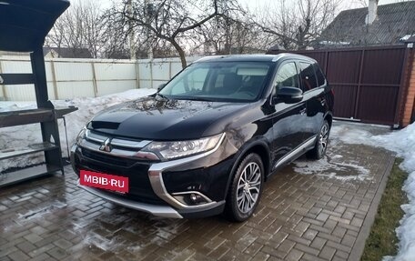 Mitsubishi Outlander III рестайлинг 3, 2016 год, 1 880 000 рублей, 2 фотография