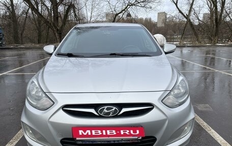 Hyundai Solaris II рестайлинг, 2012 год, 900 000 рублей, 2 фотография