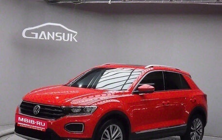 Volkswagen T-Roc I, 2021 год, 2 250 000 рублей, 2 фотография