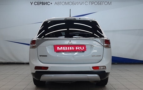 Mitsubishi Outlander III рестайлинг 3, 2014 год, 1 570 000 рублей, 4 фотография