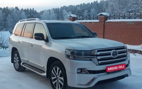 Toyota Land Cruiser 200, 2017 год, 6 950 000 рублей, 8 фотография