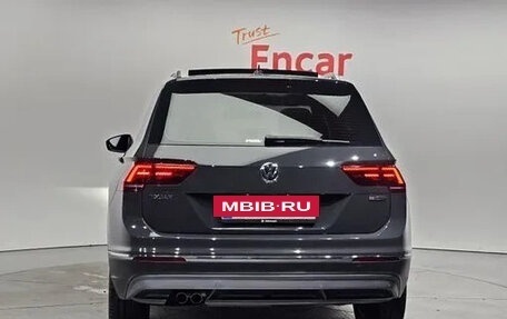 Volkswagen Tiguan II, 2020 год, 3 100 000 рублей, 4 фотография