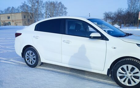 KIA Rio IV, 2018 год, 1 500 000 рублей, 6 фотография