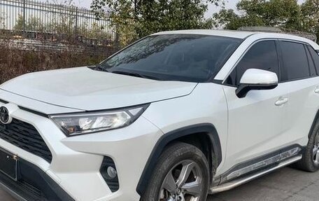 Toyota RAV4, 2022 год, 2 182 000 рублей, 3 фотография