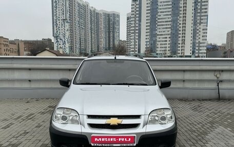 Chevrolet Niva I рестайлинг, 2009 год, 600 000 рублей, 3 фотография