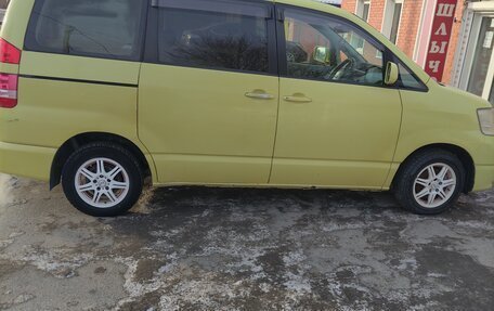 Toyota Noah III, 2003 год, 780 000 рублей, 2 фотография