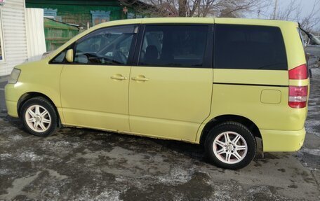 Toyota Noah III, 2003 год, 780 000 рублей, 3 фотография