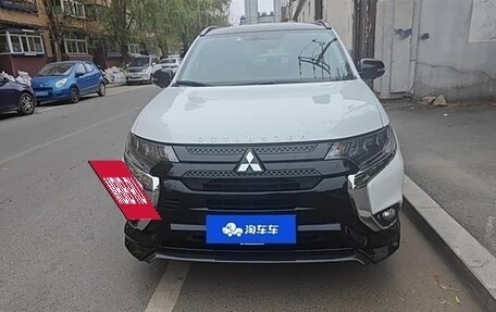 Mitsubishi Outlander III рестайлинг 3, 2021 год, 2 390 000 рублей, 3 фотография