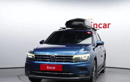 Volkswagen Tiguan II, 2020 год, 2 630 000 рублей, 2 фотография