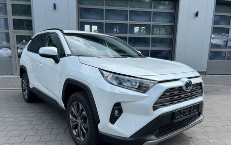 Toyota RAV4, 2024 год, 5 170 000 рублей, 3 фотография