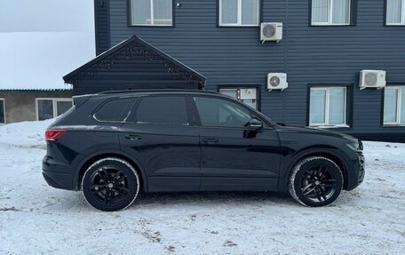 Volkswagen Touareg III, 2018 год, 4 590 000 рублей, 2 фотография