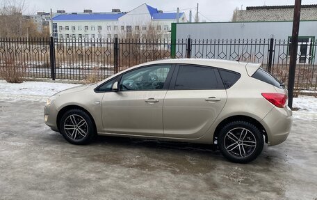 Opel Astra J, 2010 год, 700 000 рублей, 2 фотография