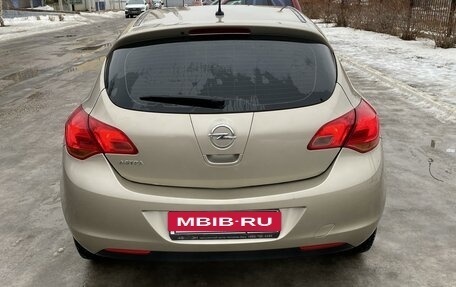 Opel Astra J, 2010 год, 700 000 рублей, 3 фотография