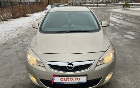 Opel Astra J, 2010 год, 700 000 рублей, 6 фотография