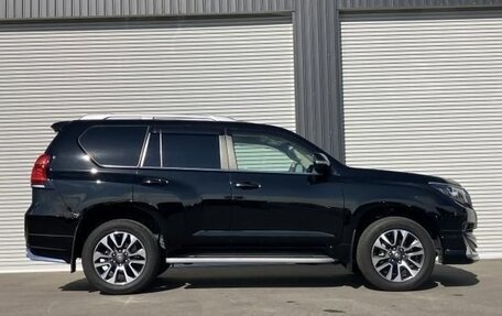 Toyota Land Cruiser Prado 150 рестайлинг 2, 2022 год, 4 900 000 рублей, 5 фотография