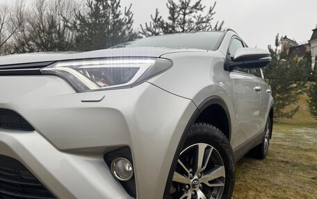 Toyota RAV4, 2019 год, 2 380 000 рублей, 13 фотография